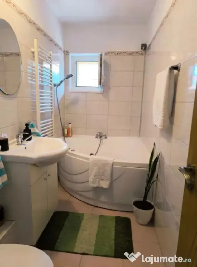 Apartament 2 camere, decomandat - zona Noua