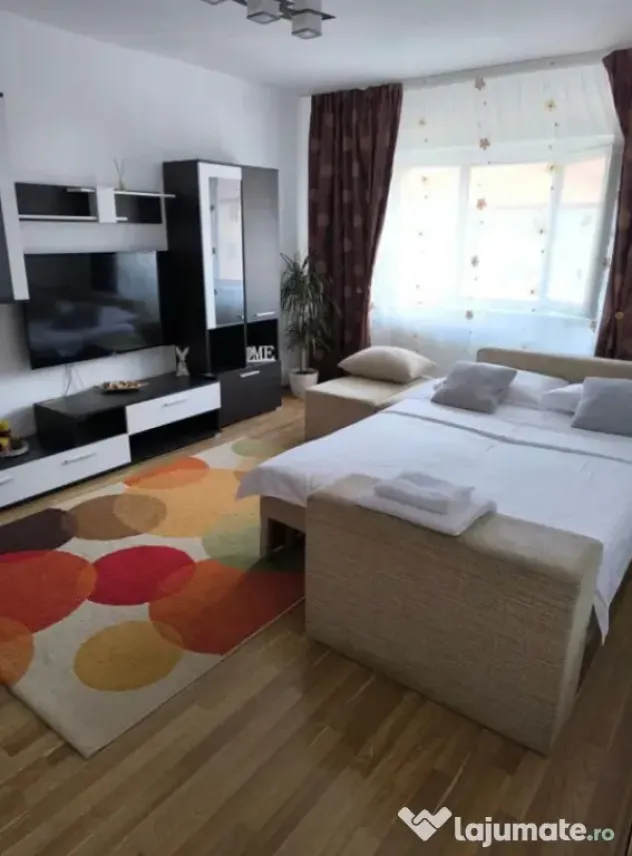 Apartament 2 camere, decomandat - zona Noua