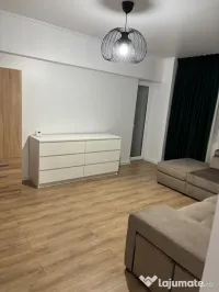 Închiriez garsonieră 