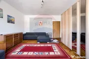 Apartament o camerǎ de închiriat vis a vis de Consiliul... 
