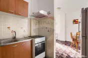 Apartament o camerǎ de închiriat vis a vis de Consiliul... 