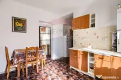 Apartament o camerǎ de închiriat vis a vis de Consiliul... 