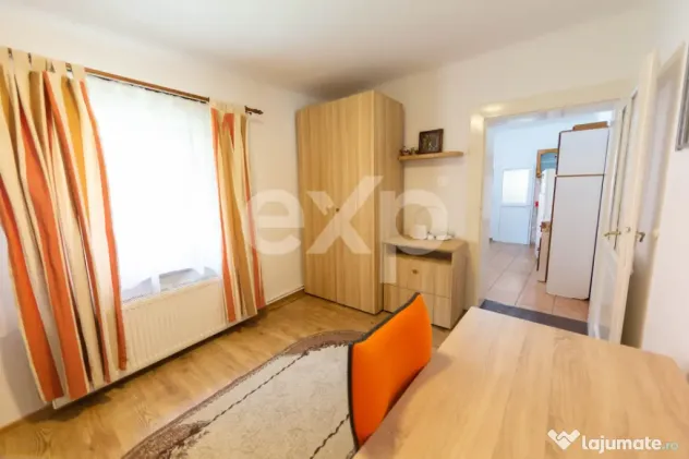 Corp de casă renovat, curte comună – Str. Lungă, Brașo