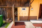 Corp de casă renovat, curte comună – Str. Lungă, Brașo 