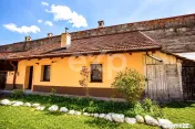 Corp de casă renovat, curte comună – Str. Lungă, Brașo 