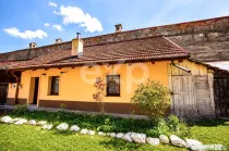 Corp de casă renovat, curte comună – Str. Lungă, Brașo