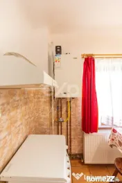 Corp de casă renovat, curte comună – Str. Lungă, Brașo 