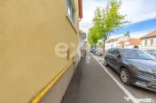 Corp de casă renovat, curte comună – Str. Lungă, Brașo 