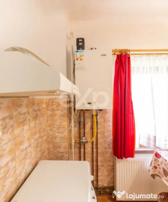 Corp de casă renovat, curte comună – Str. Lungă, Brașo