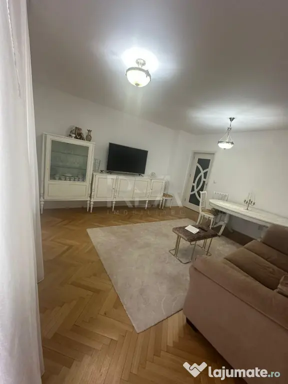 Apartament 3 camere Sala Palatului +pod , aporape de metrou