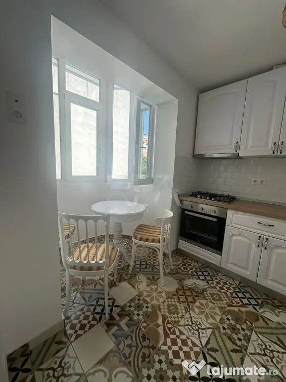 Apartament 3 camere Sala Palatului +pod , aporape de metrou