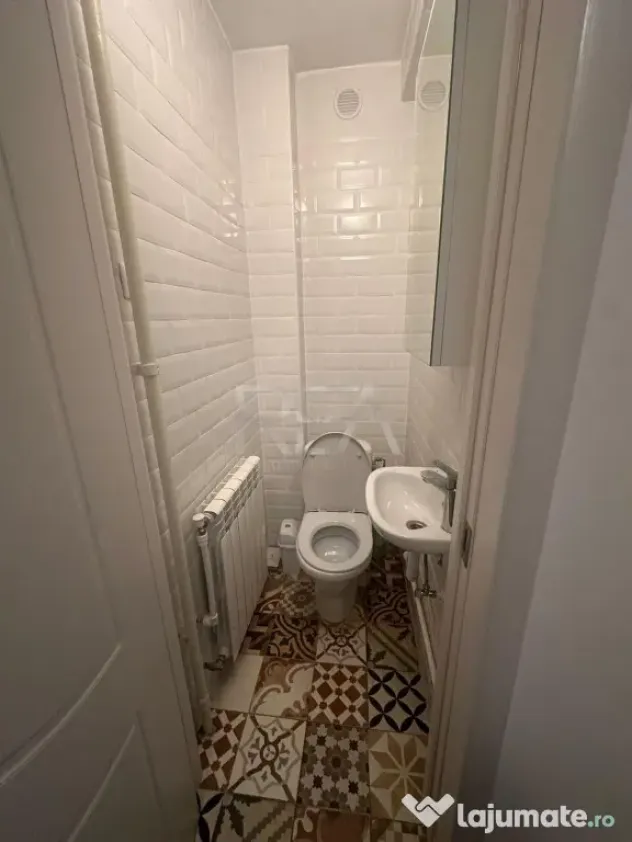 Apartament 3 camere Sala Palatului +pod , aporape de metrou