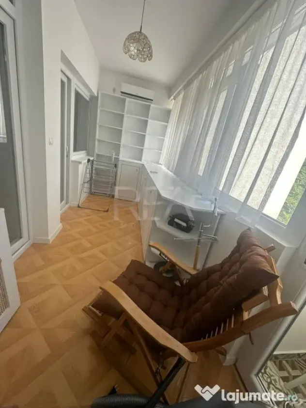 Apartament 3 camere Sala Palatului +pod , aporape de metrou