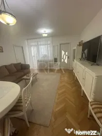 Apartament 3 camere Sala Palatului +pod , aporape de metrou