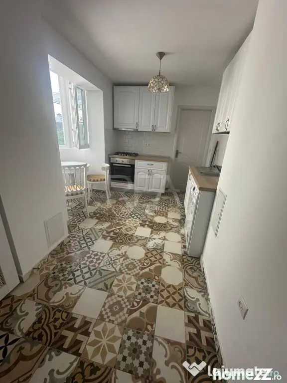 Apartament 3 camere Sala Palatului +pod , aporape de metrou - Bucuresti (Bucuresti-Ilfov)