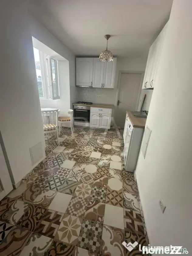 Apartament 3 camere Sala Palatului +pod , aporape de metrou - Bucuresti (Bucuresti-Ilfov)