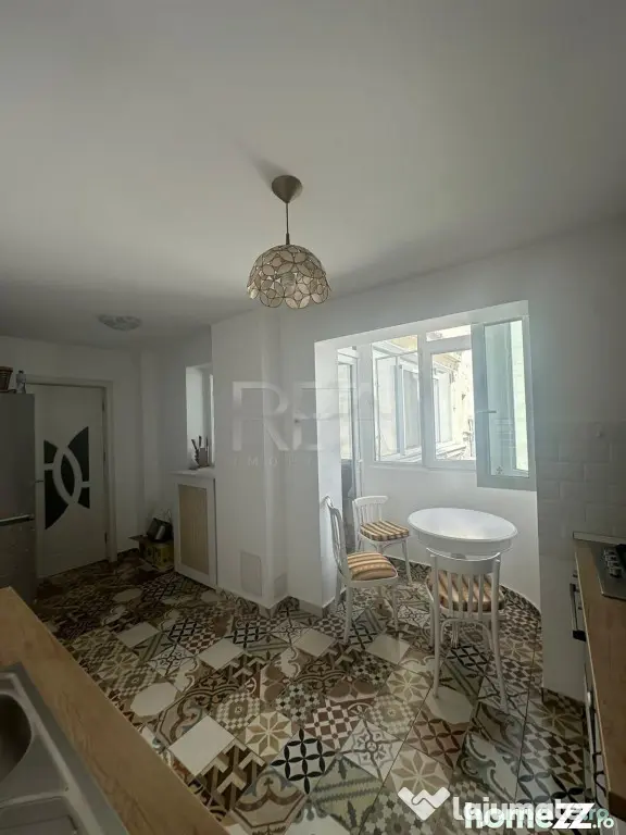 Apartament 3 camere Sala Palatului +pod , aporape de metrou - Bucuresti (Bucuresti-Ilfov)