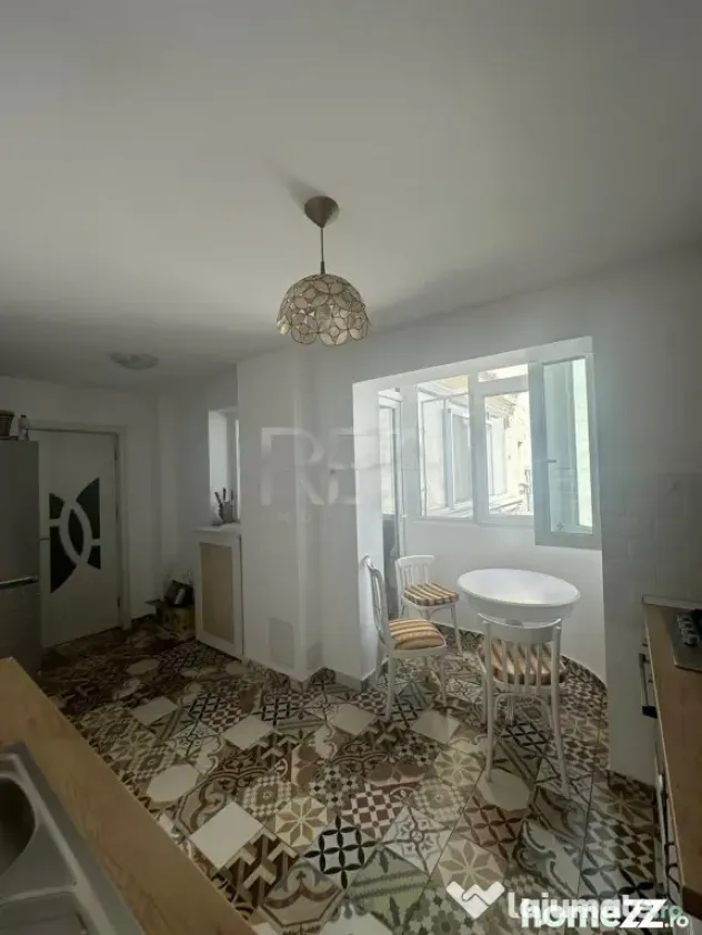 Apartament 3 camere Sala Palatului +pod , aporape de metrou - Bucuresti (Bucuresti-Ilfov)