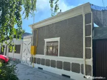 Casa de vanzare din caramida cu 5 camere in zona Piata mare.
