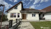 Casă de vânzare, în Sigmir și 10 ari de teren 