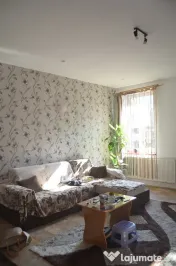 Azuga-Apartament cu trei camere -parter 