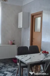 Azuga-Apartament cu trei camere -parter 