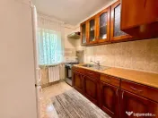 Apartament 3 camere semidecomandat, etaj intermediar 