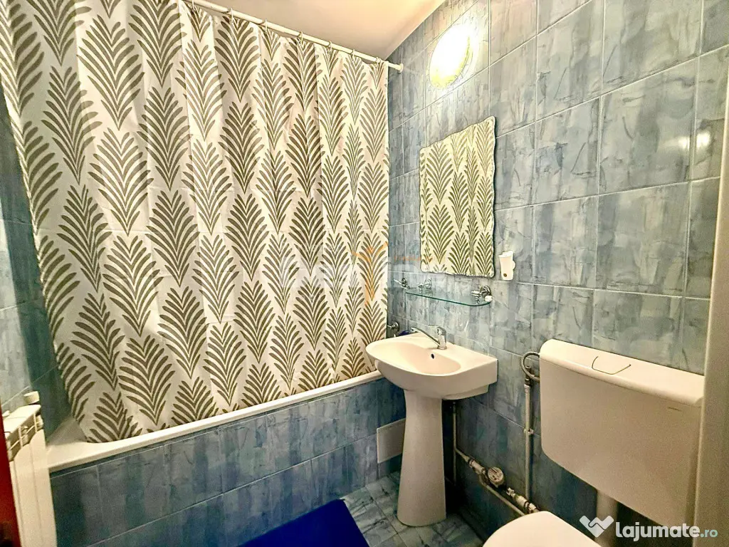 Apartament 3 camere semidecomandat, etaj intermediar