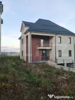 Vilă D+P+E+M și teren în zonă de lux a Dezmirului!