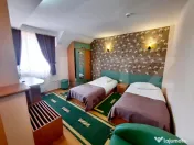 Pensiune de 13 camere, 640 mp utili, 2000 mp de teren, Varat 