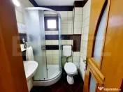Pensiune de 13 camere, 640 mp utili, 2000 mp de teren, Varat 