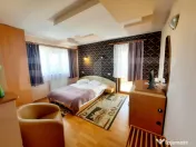 Pensiune de 13 camere, 640 mp utili, 2000 mp de teren, Varat 