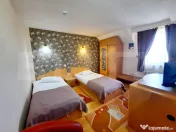 Pensiune de 13 camere, 640 mp utili, 2000 mp de teren, Varat 