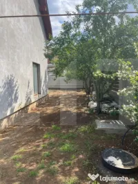 Casă cu 3 camere în Dumbrăvița 