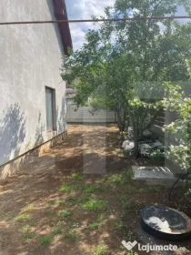 Casă cu 3 camere în Dumbrăvița