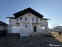Casă P+1 semifinisată, 250 mp, garaj, teren generos, zona 