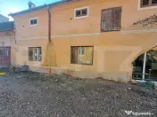 DOUĂ CASE ÎN CODLEA LA PREȚ DE UNA SINGURĂ! 