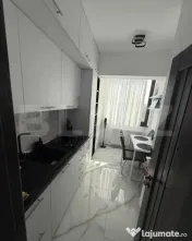 Apartament 3 camere, 80mp, etaj intermediar, bloc nou, zona 