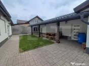Proprietate deosebită 2 case, lac de pește, finisaje premi 