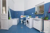 Apartament 3 camere ARMENEASCA, spatios, centrala, 2 bai 