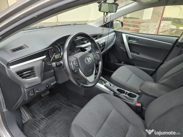 Toyota Corolla, fabricatie 2015, motor 1.6 benzină 132 CP, cutie automată