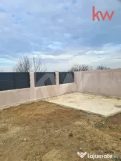 Casă parter, construcție solidă, teren generos – Cârce 