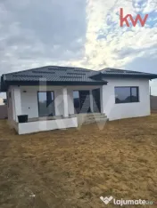 Casă parter, construcție solidă, teren generos – Cârce 