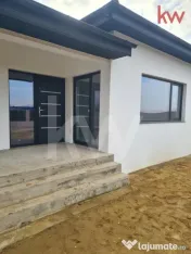 Casă parter, construcție solidă, teren generos – Cârce 
