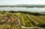 Teren de vânzare pe malul Dunării – Divici, Caraș-Sever 