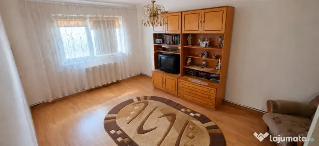 Apartament 3 camere, parter pretabil activitati comerciale,