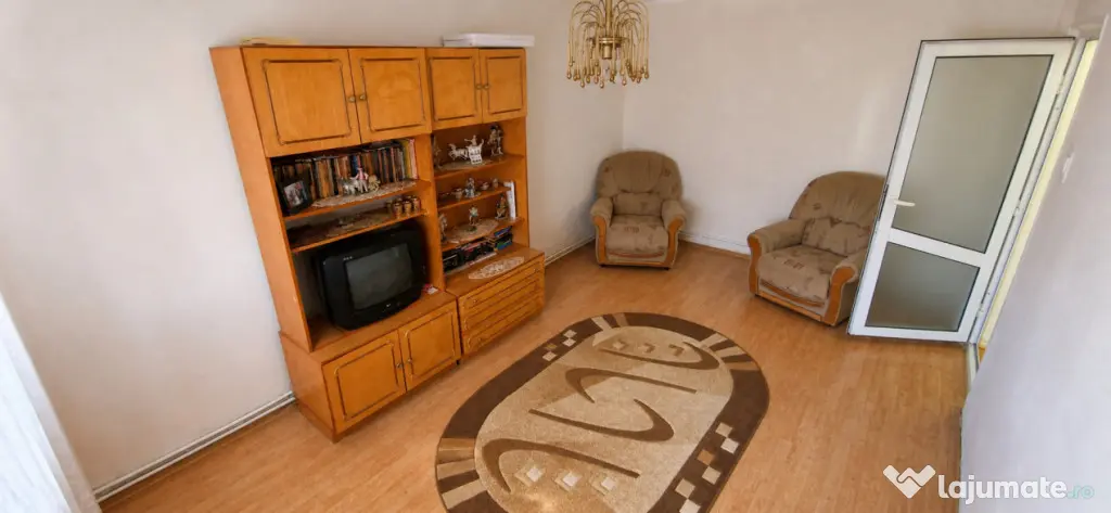 Apartament 3 camere, parter pretabil activitati comerciale,