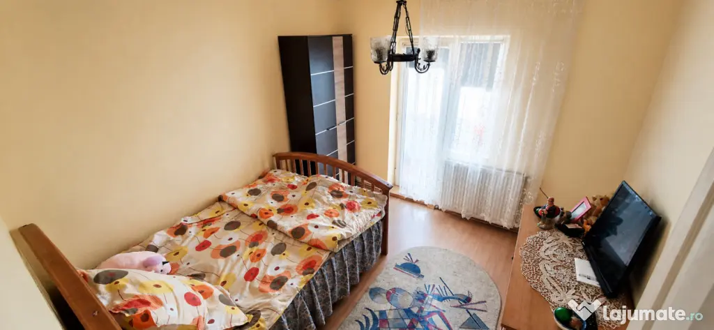 Apartament 3 camere, parter pretabil activitati comerciale,