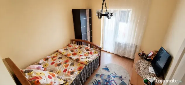 Apartament 3 camere, parter pretabil activitati comerciale,