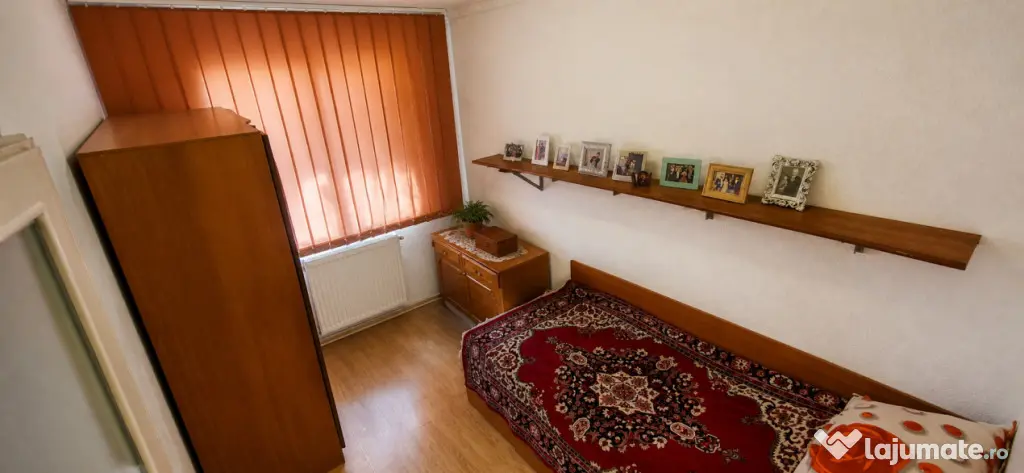 Apartament 3 camere, parter pretabil activitati comerciale,